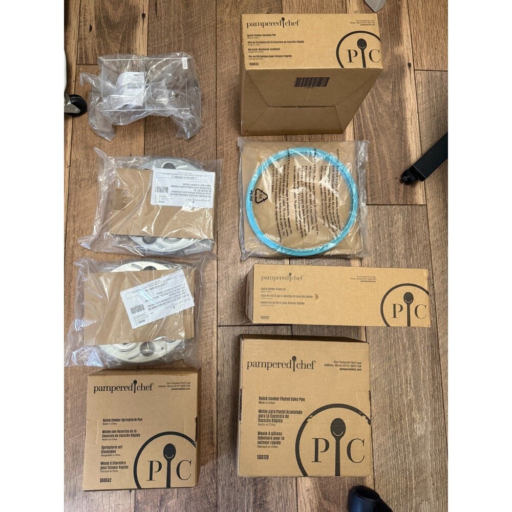 Pampered Chef Quick Cooker NEW Accessories Lot Fluted springform ceramic pans